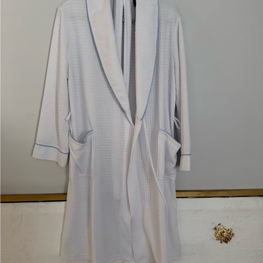 Women’s White Bathrobe